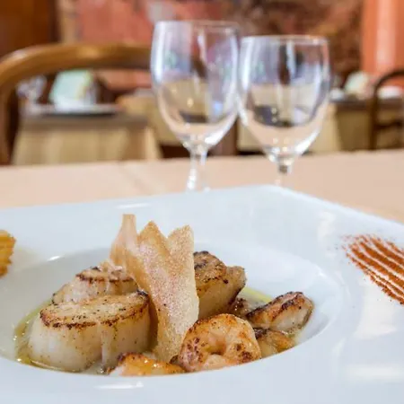 Logis L'avenue Hotel